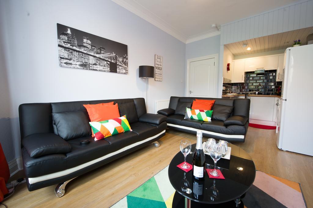 Premier - Crathie View Apartment Glasgow Esterno foto